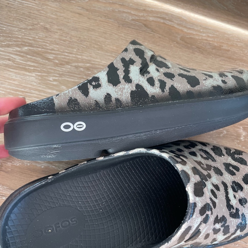 OOFOS Black and Leopard Pattern Clogs - image 3